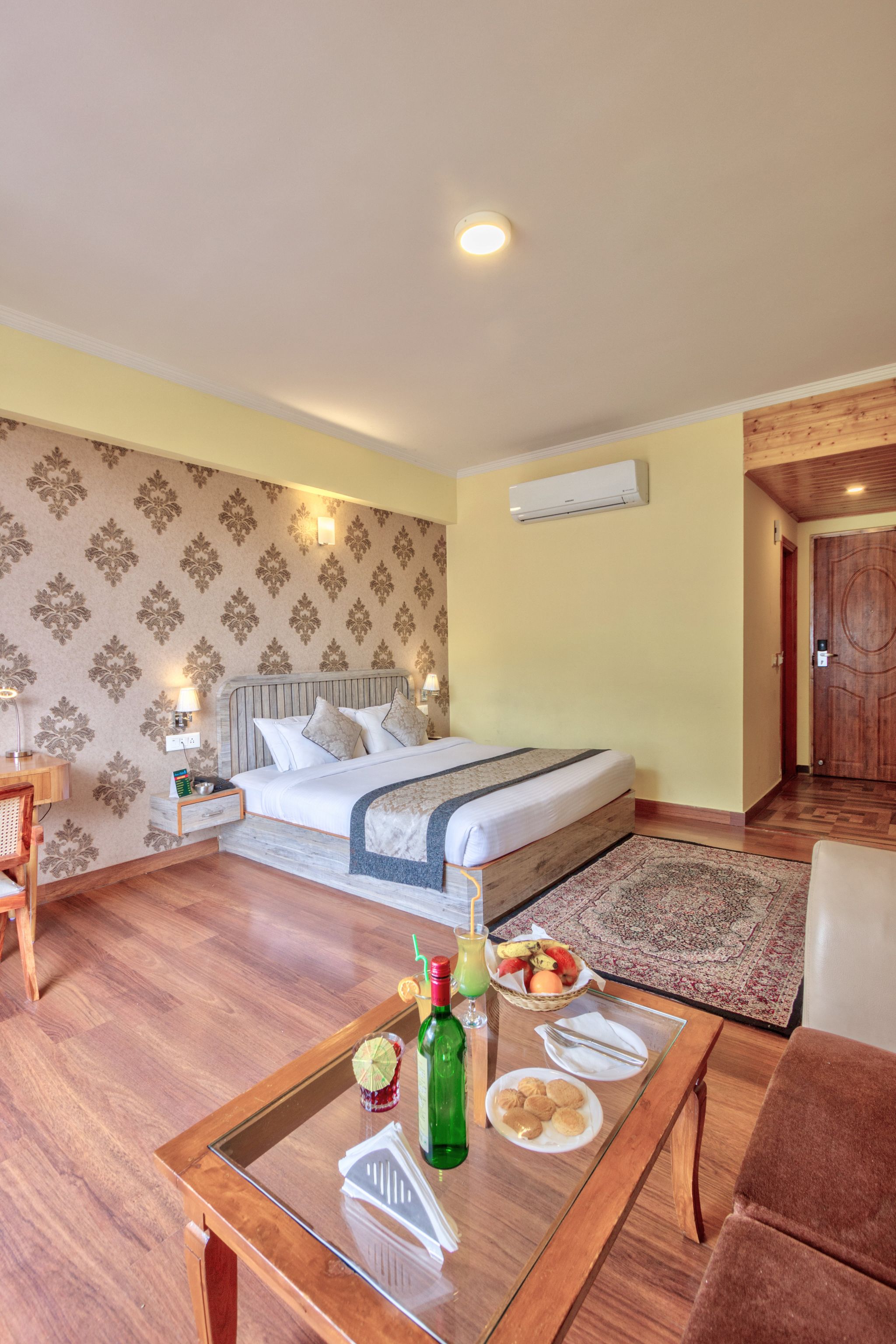 Snow Flakes Resort And Spa Centrally Heated Luxury Resort Deluxe Room with Mountain View & Private Balcony - Centrally Heated 2