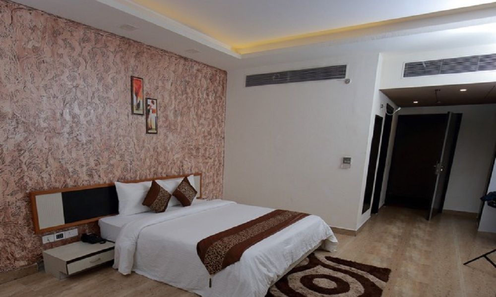 The Royal Paradise Executive Suite 14