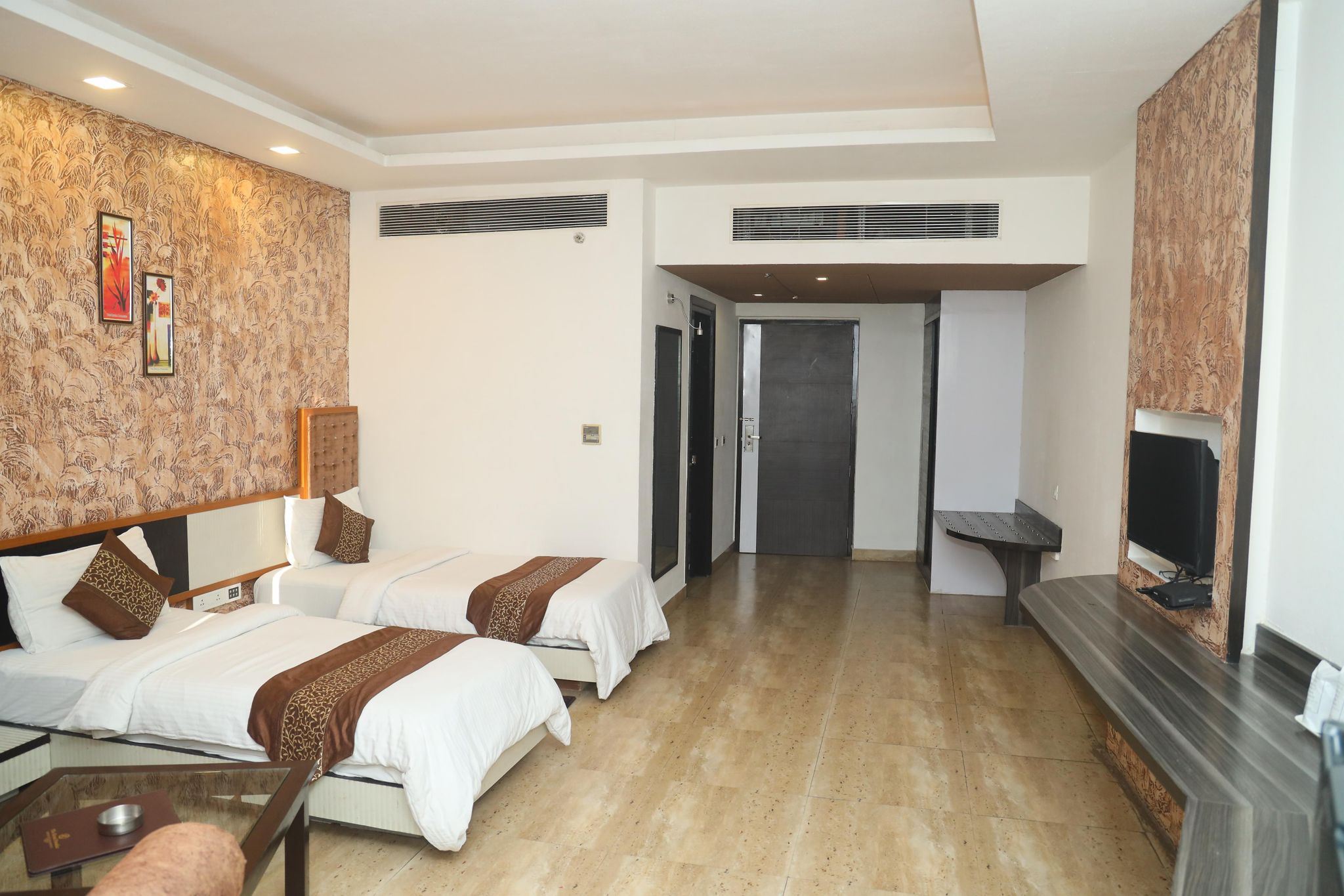 The Royal Paradise Executive Suite 15