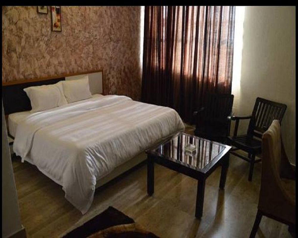 The Royal Paradise Executive Suite 5