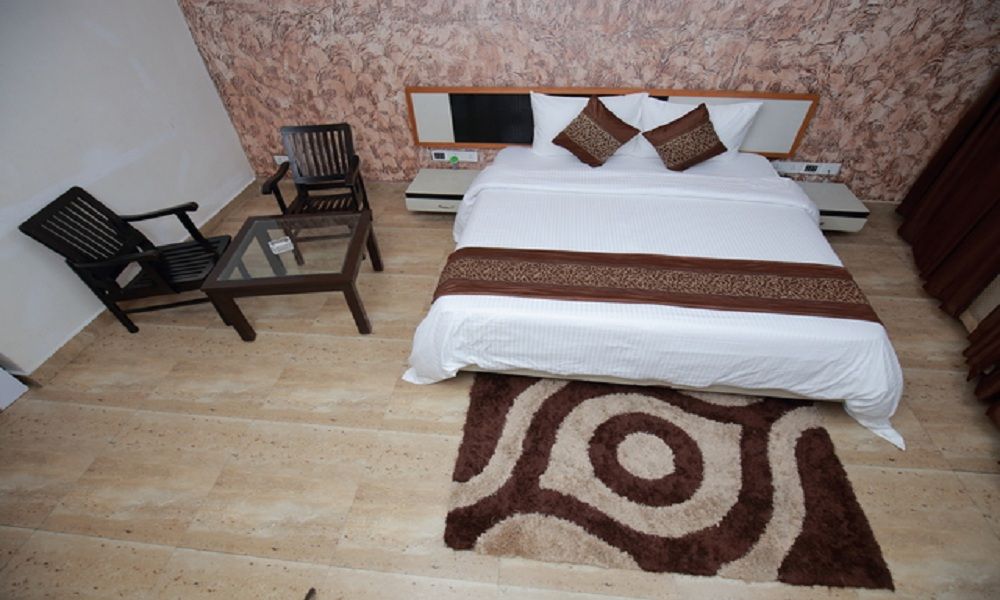 The Royal Paradise Executive Suite 13