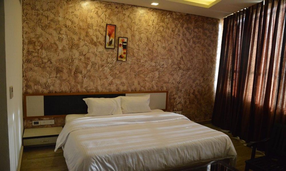 The Royal Paradise Executive Suite 3