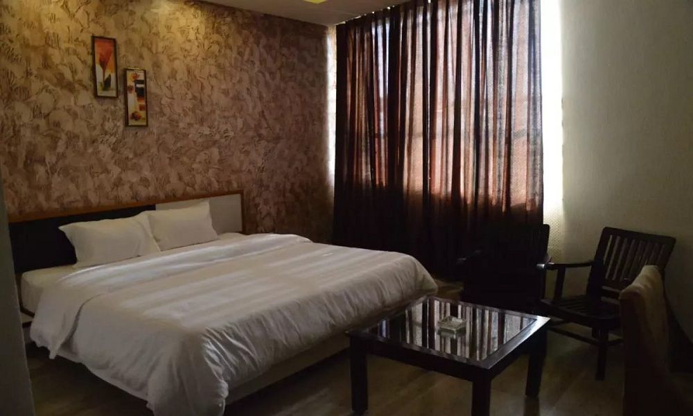 The Royal Paradise Executive Suite 8