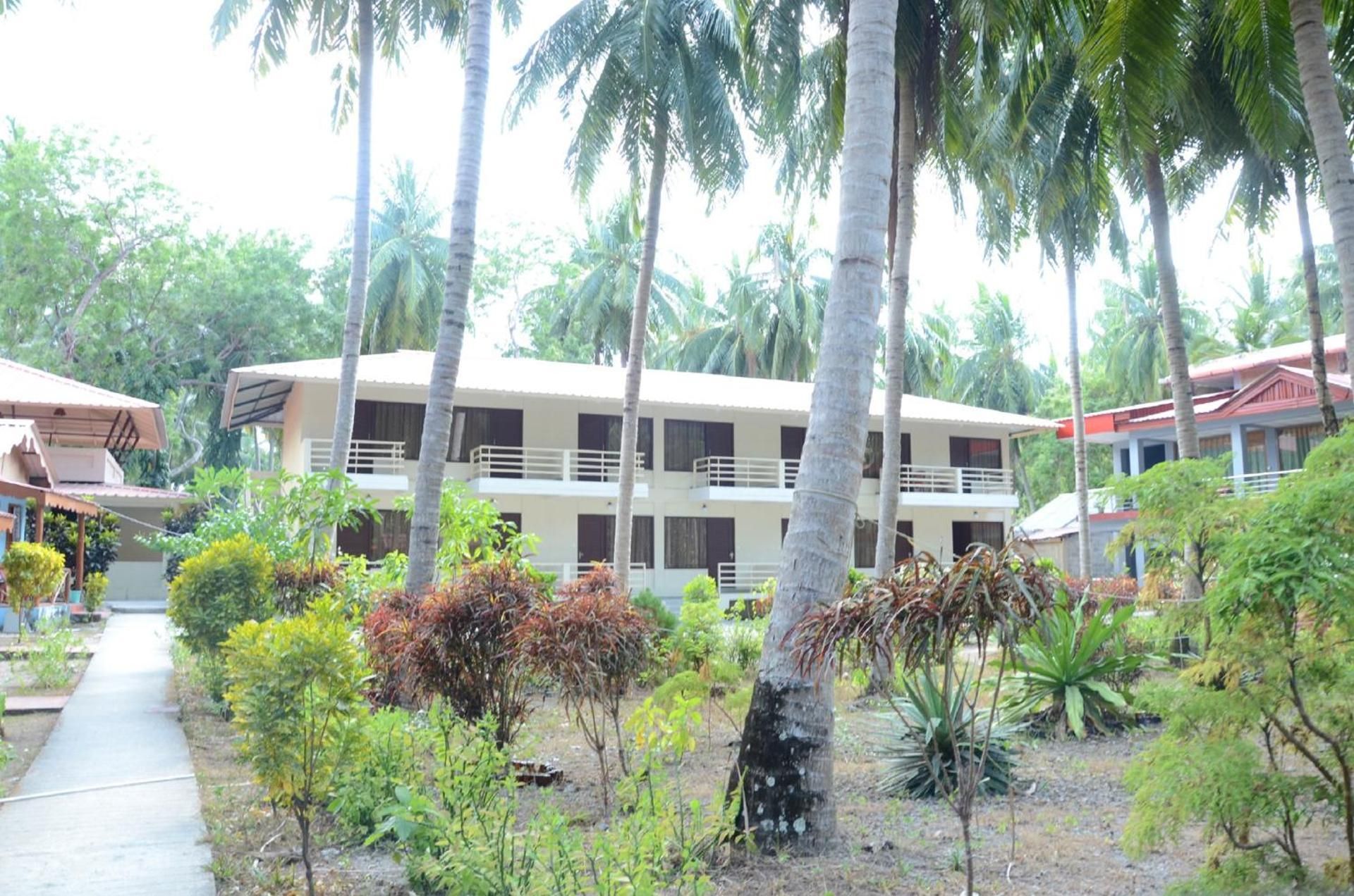 undefined Coconhuts Beach Resort 7