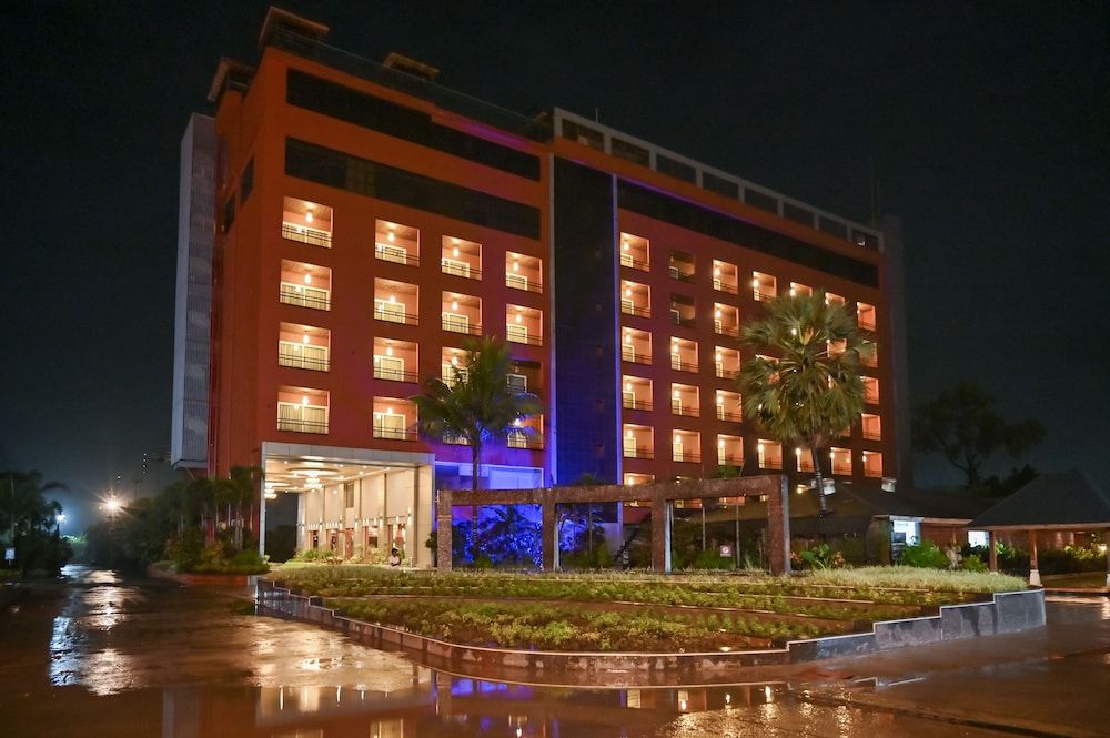 Saya Grand Club & Spa Resort By Treat