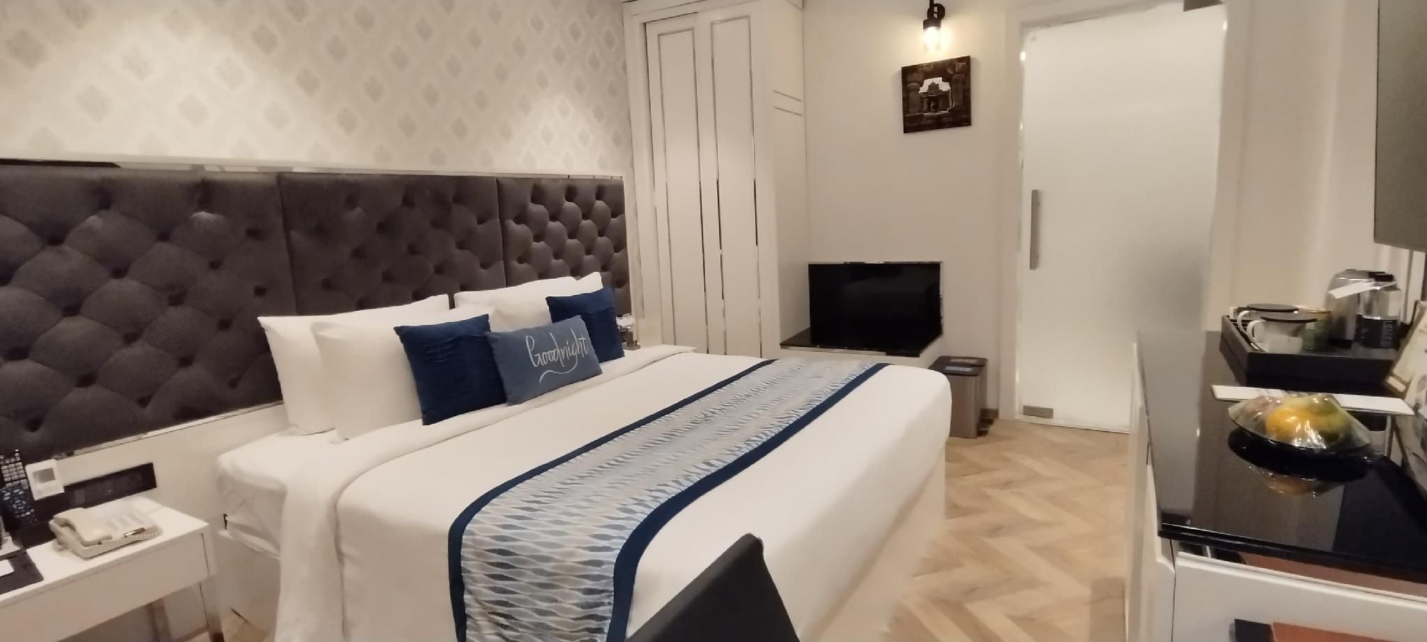 Fern Club Suite with Bathtub