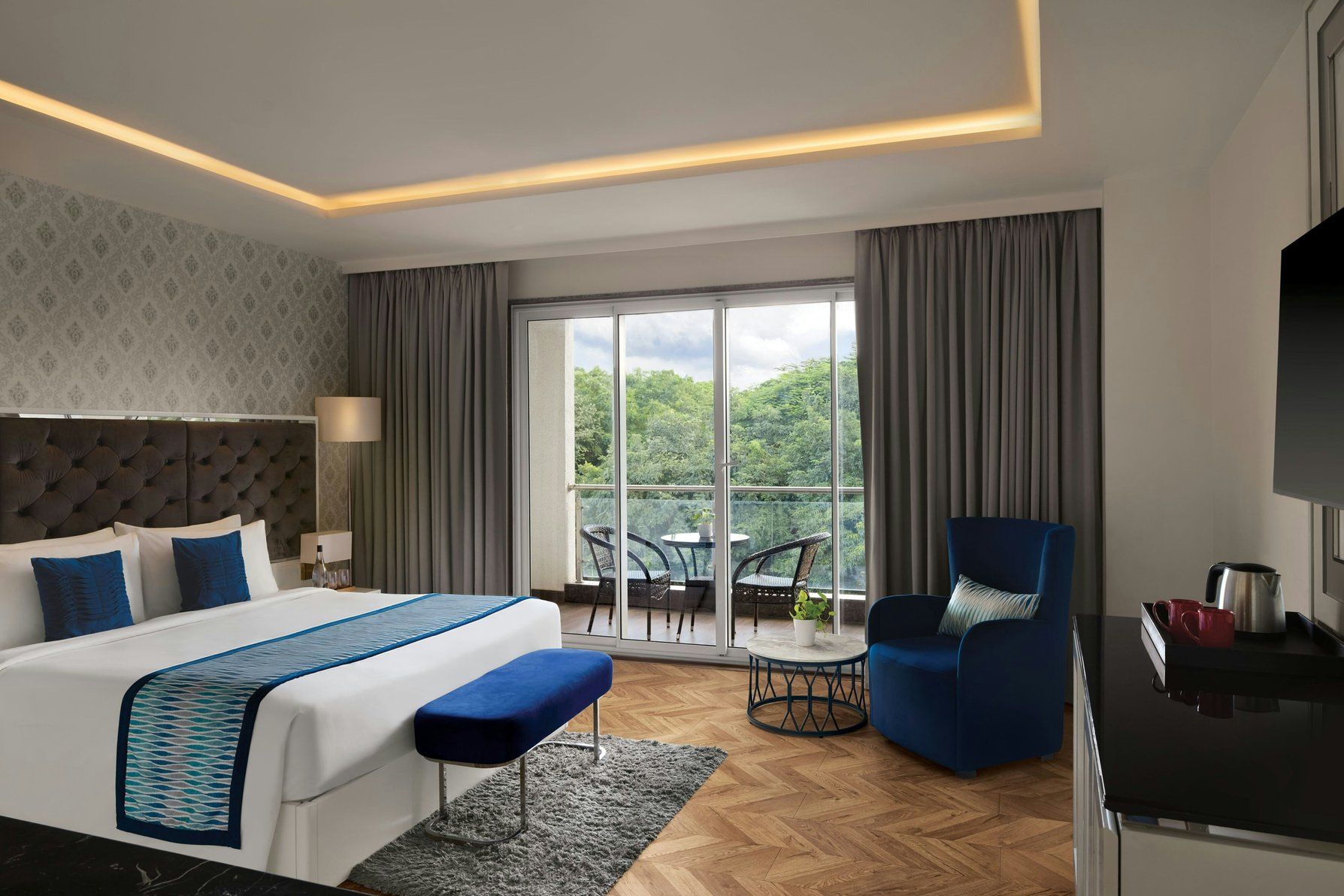 Amanora The Fern Pune, Series by Marriott Winter Green, Guest room, 1 King, City view, Balcony