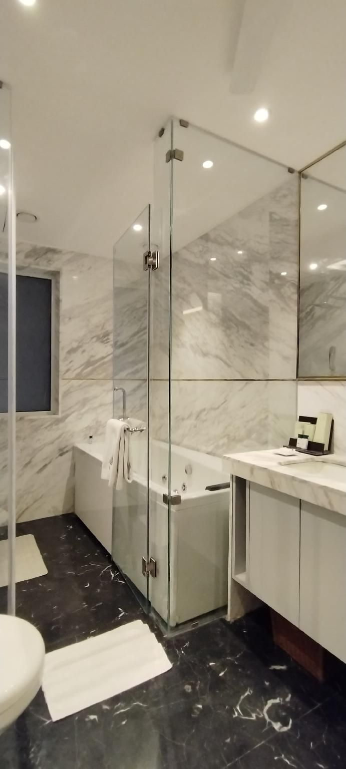 Fern Club Suite with Bathtub