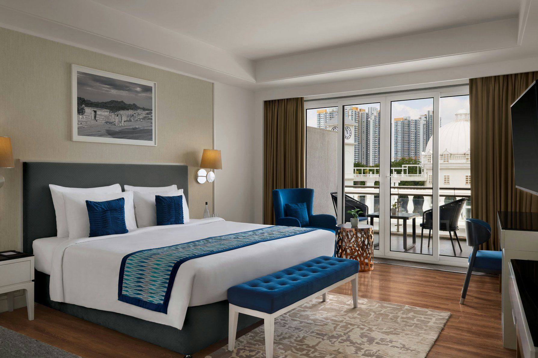 Winter Green Premium, Guest room, 1 King, City view, Balcony