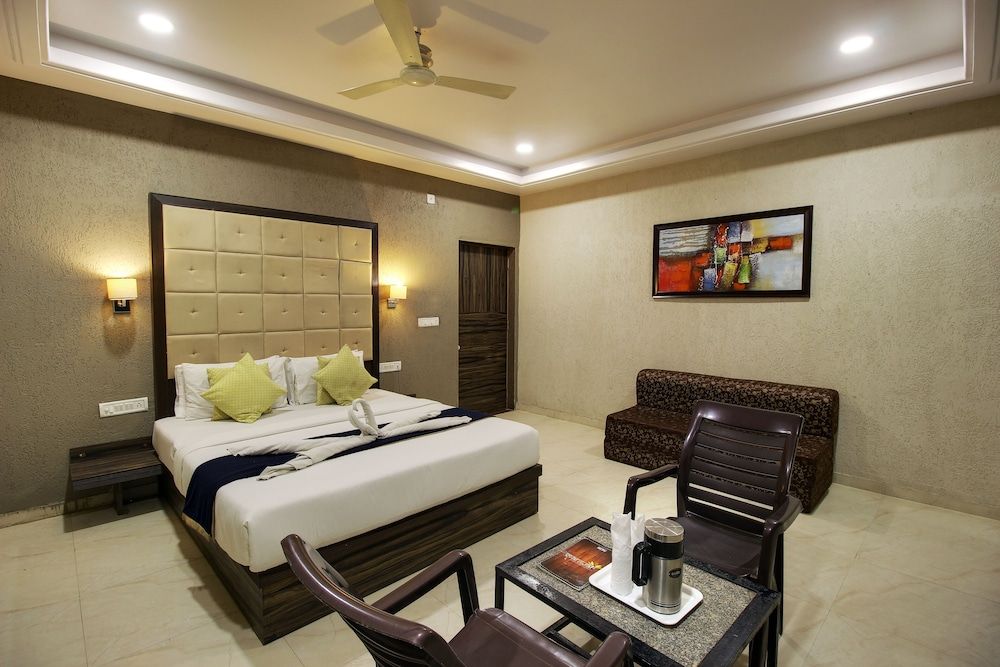 Manwar Garden Resort Deluxe AC Room 12
