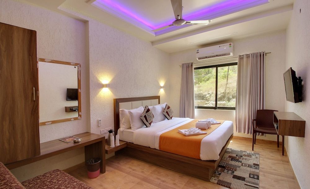 Manwar Garden Resort Deluxe AC Room 7