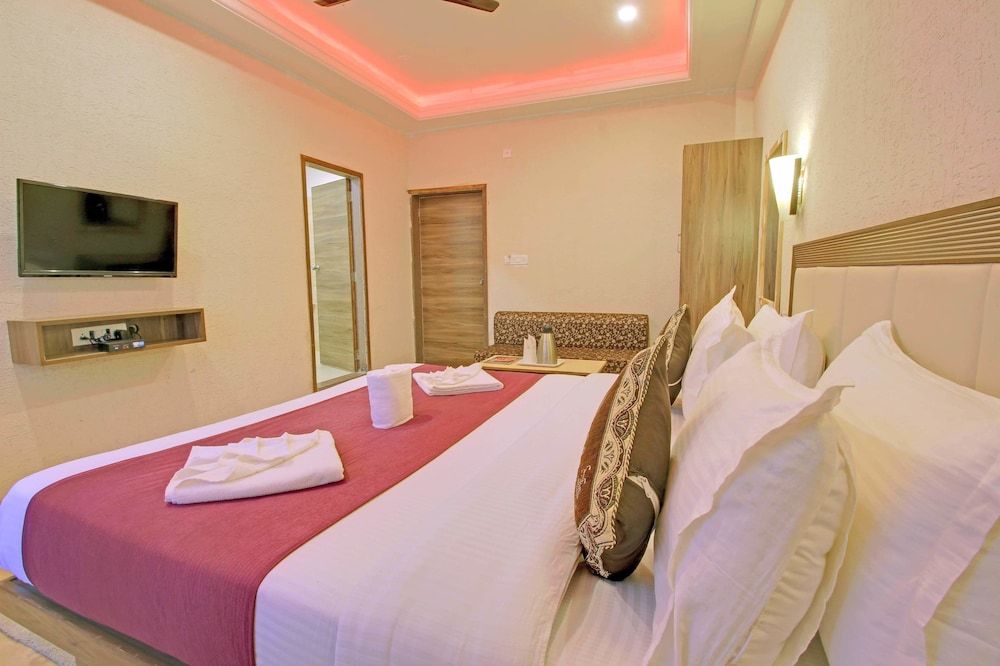 Manwar Garden Resort Deluxe AC Room 6