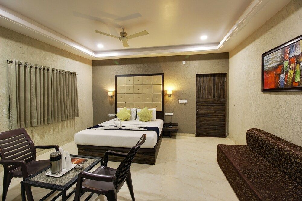 Manwar Garden Resort Deluxe AC Room