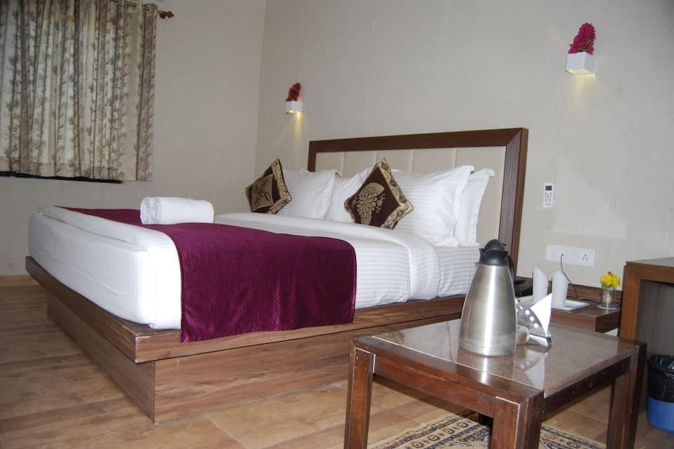 Manwar Garden Resort Deluxe AC Room 4