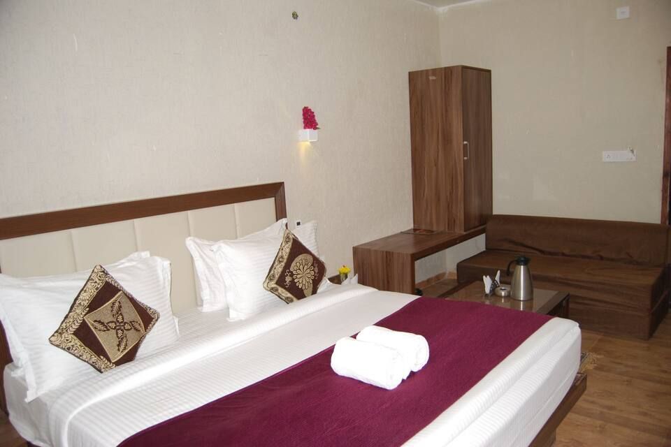 Manwar Garden Resort Deluxe AC Room 5