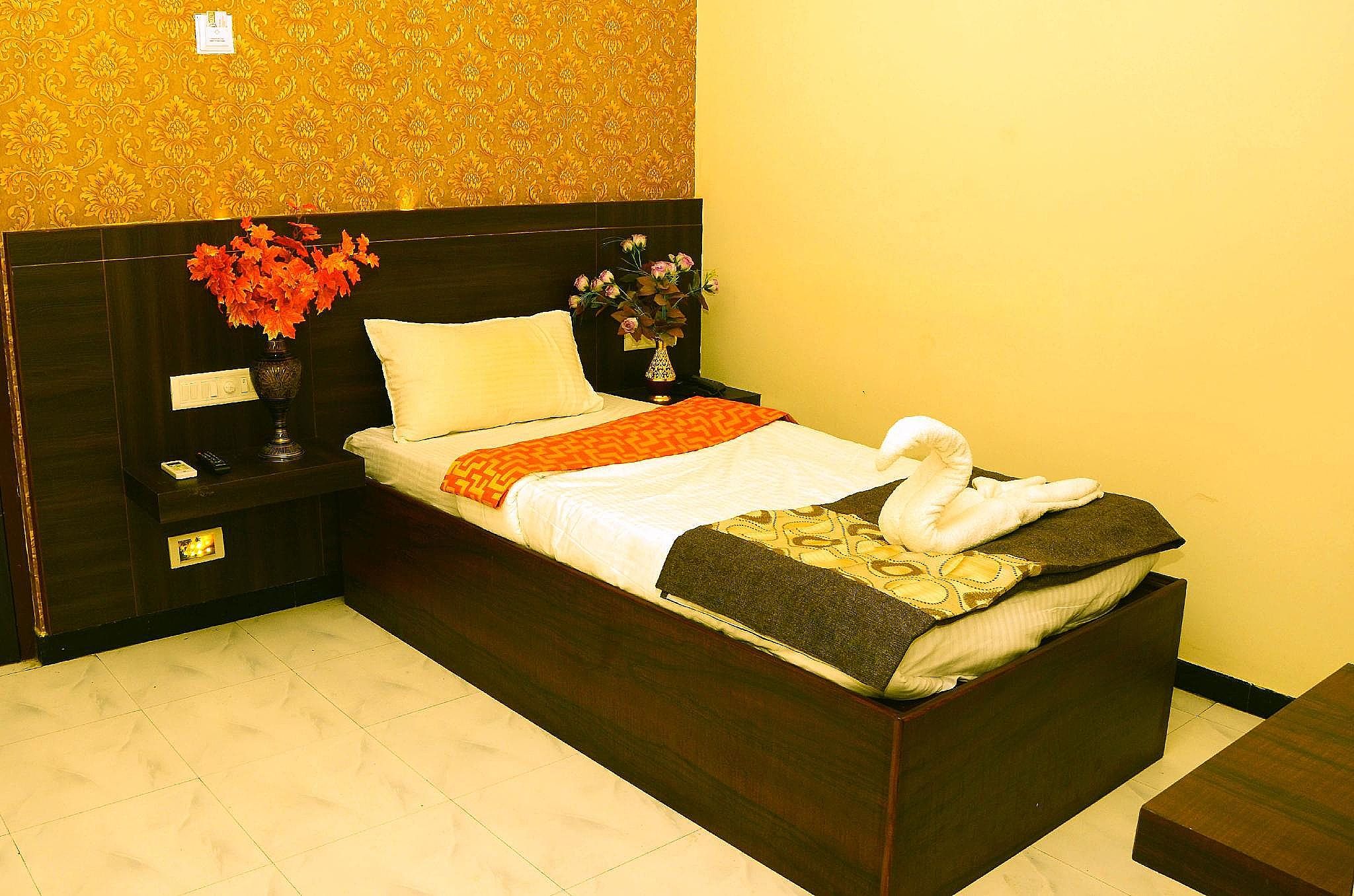 Deluxe AC Single Room