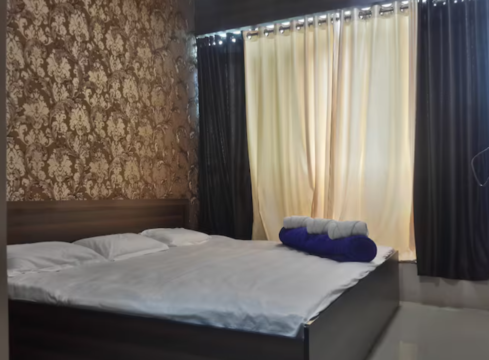 EXECUTIVE TRIPLE ROOM AC