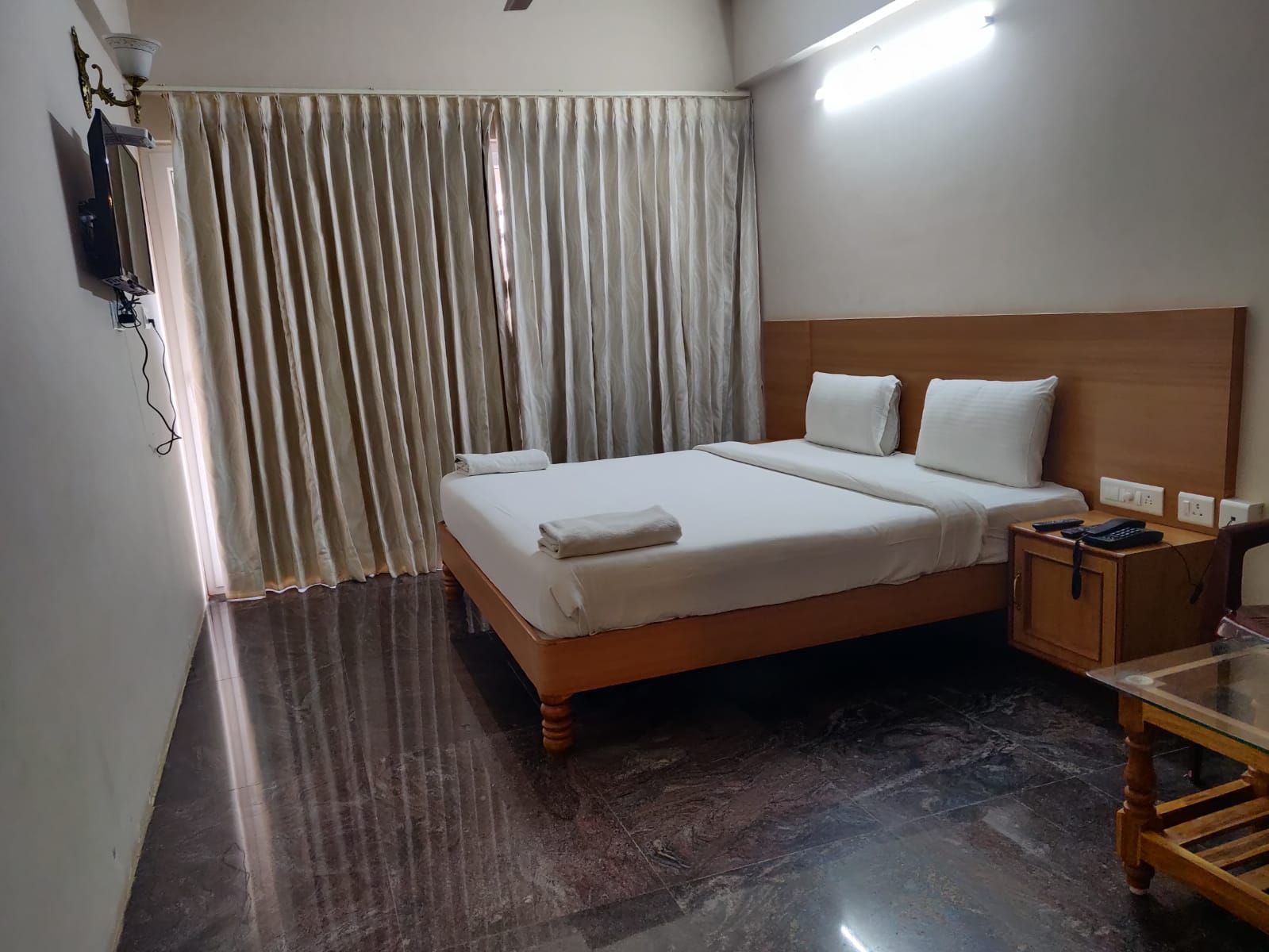 ACK Palaccee Deluxe Double Room with Balcony 4