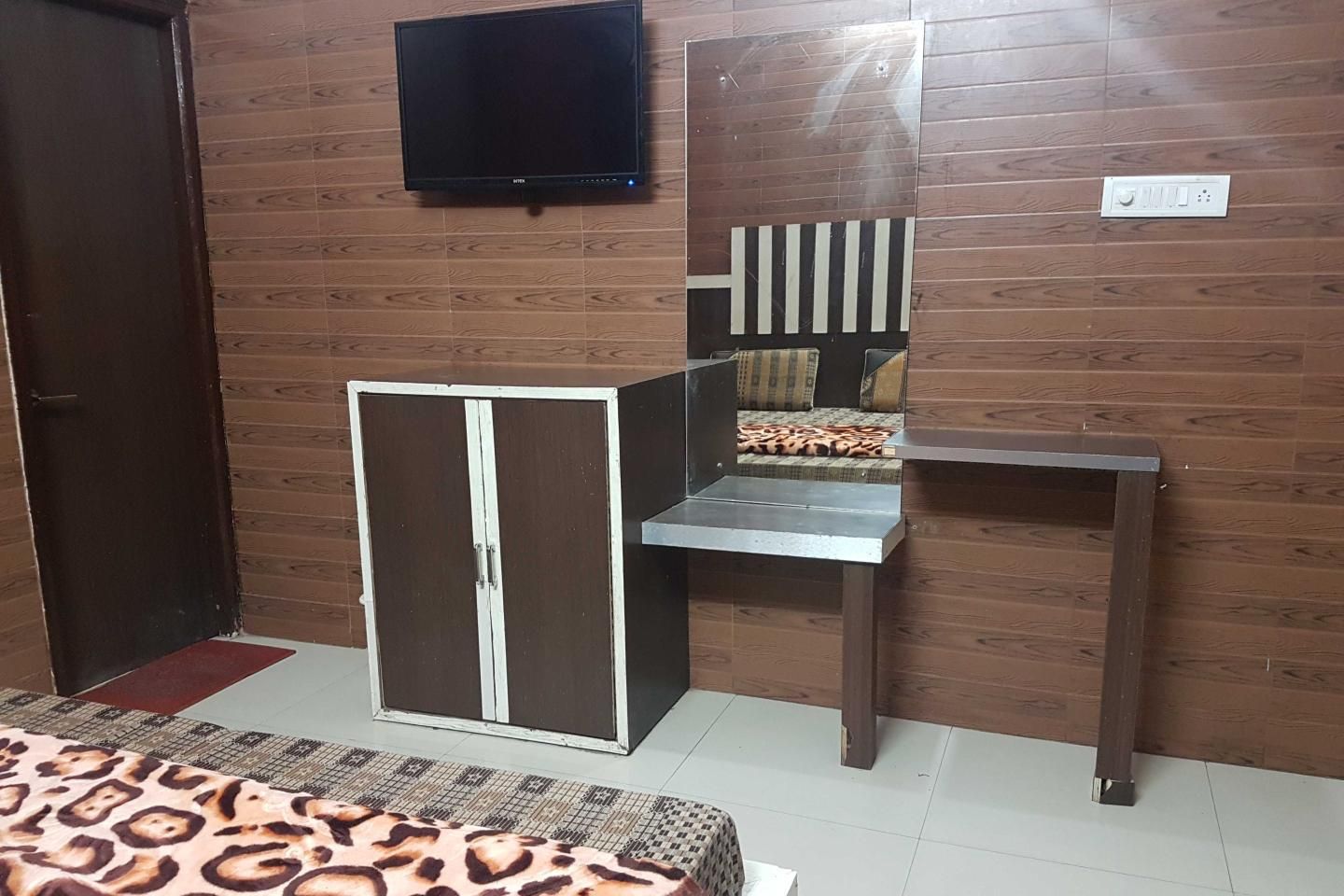 DOUBLE BED NON AC ROOM