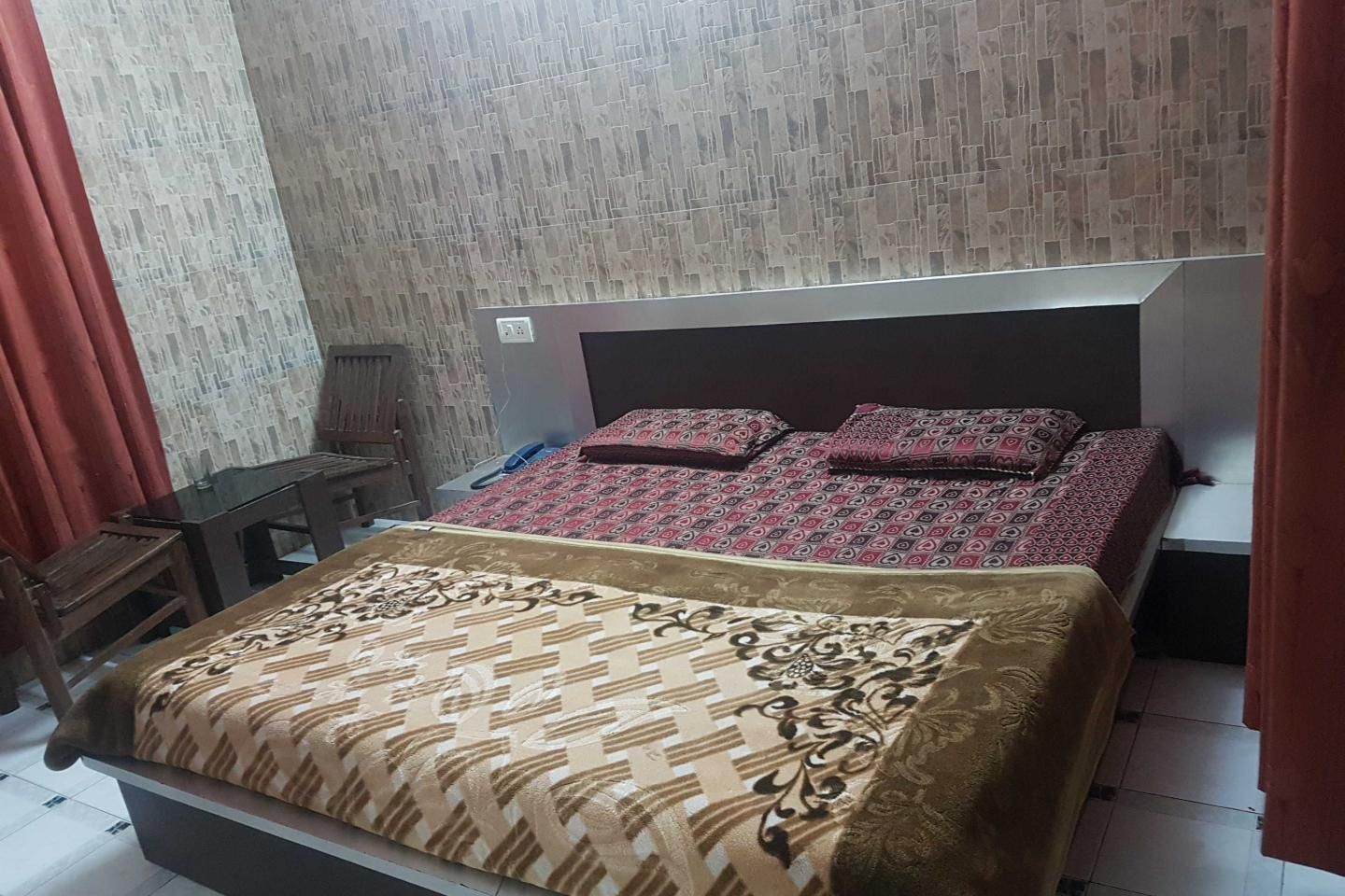DOUBLE BED NON AC ROOM