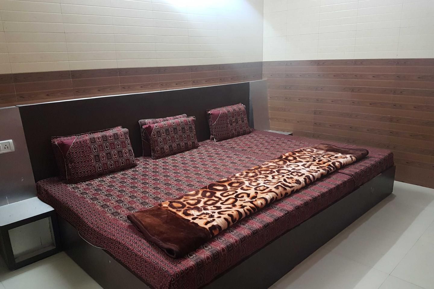 TRIPLE BED NON AC ROOM