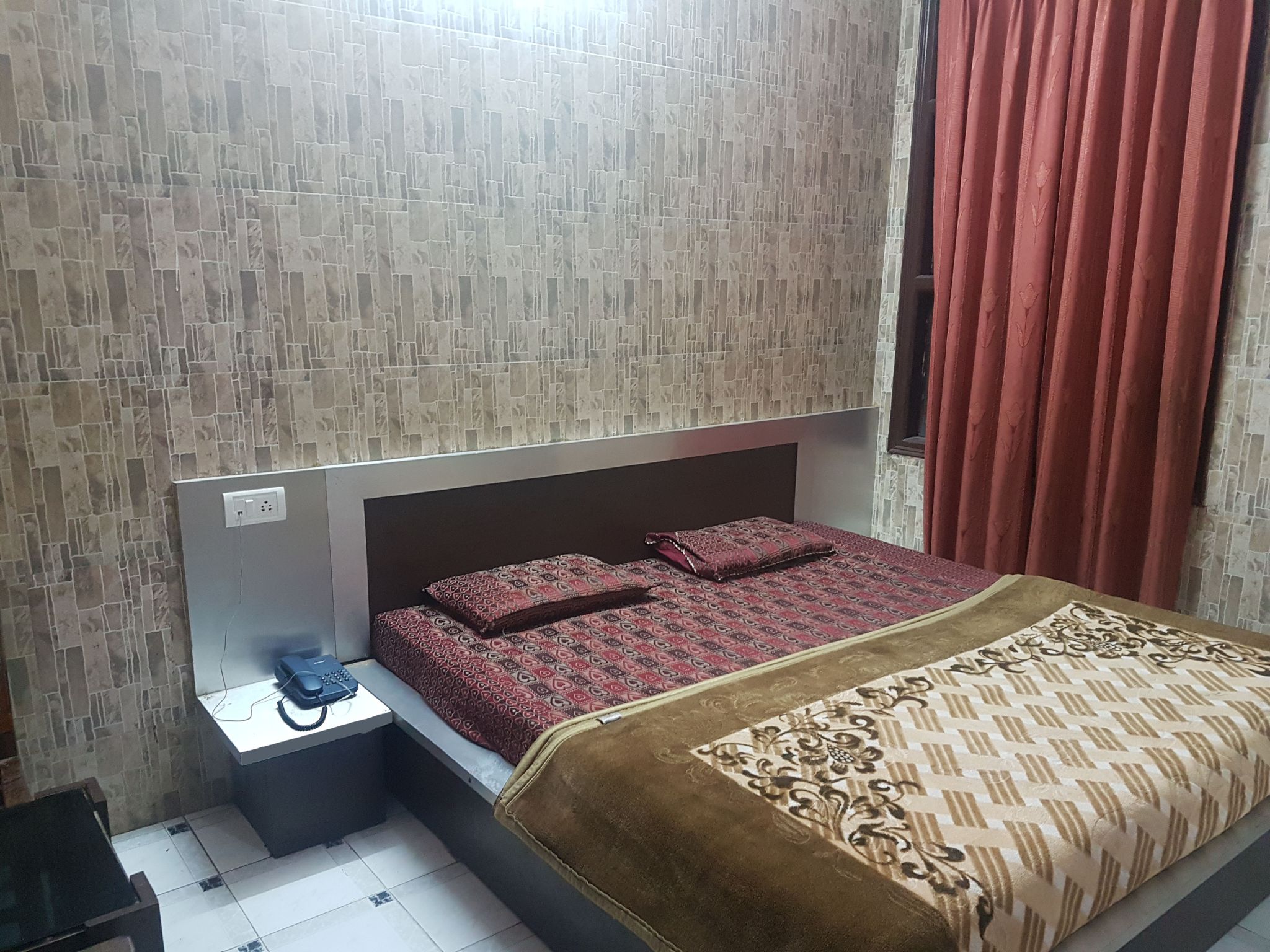 DOUBLE BED NON AC ROOM