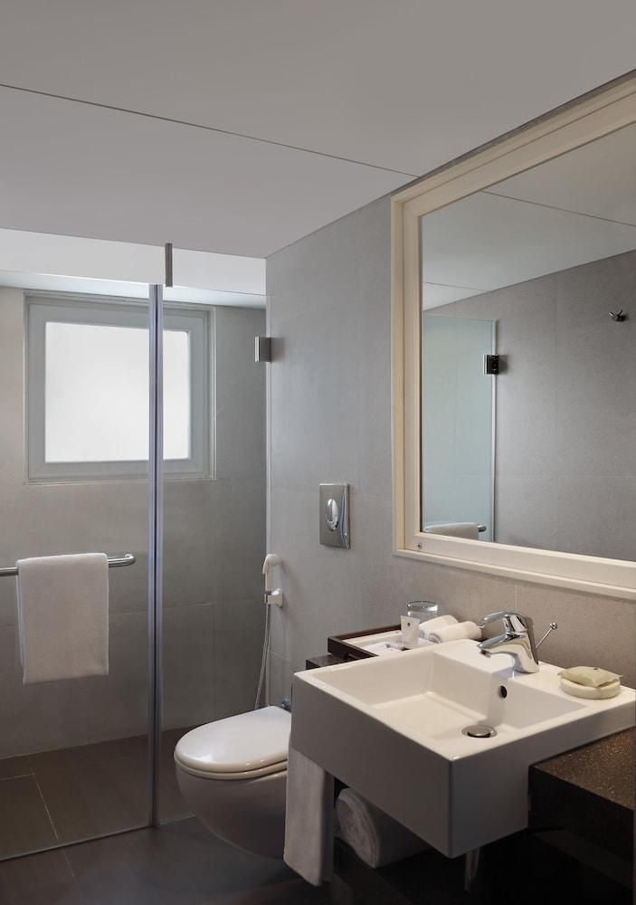 Grand Mercure Vadodara Surya Palace Hotel Deluxe Double Room, 1 Double Bed 12
