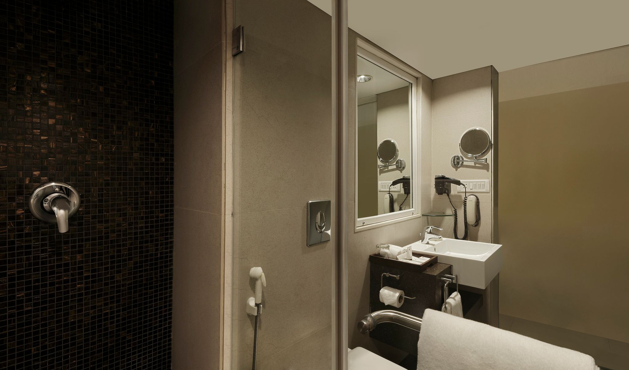 Grand Mercure Vadodara Surya Palace Hotel Deluxe Double Room, 1 Double Bed 10