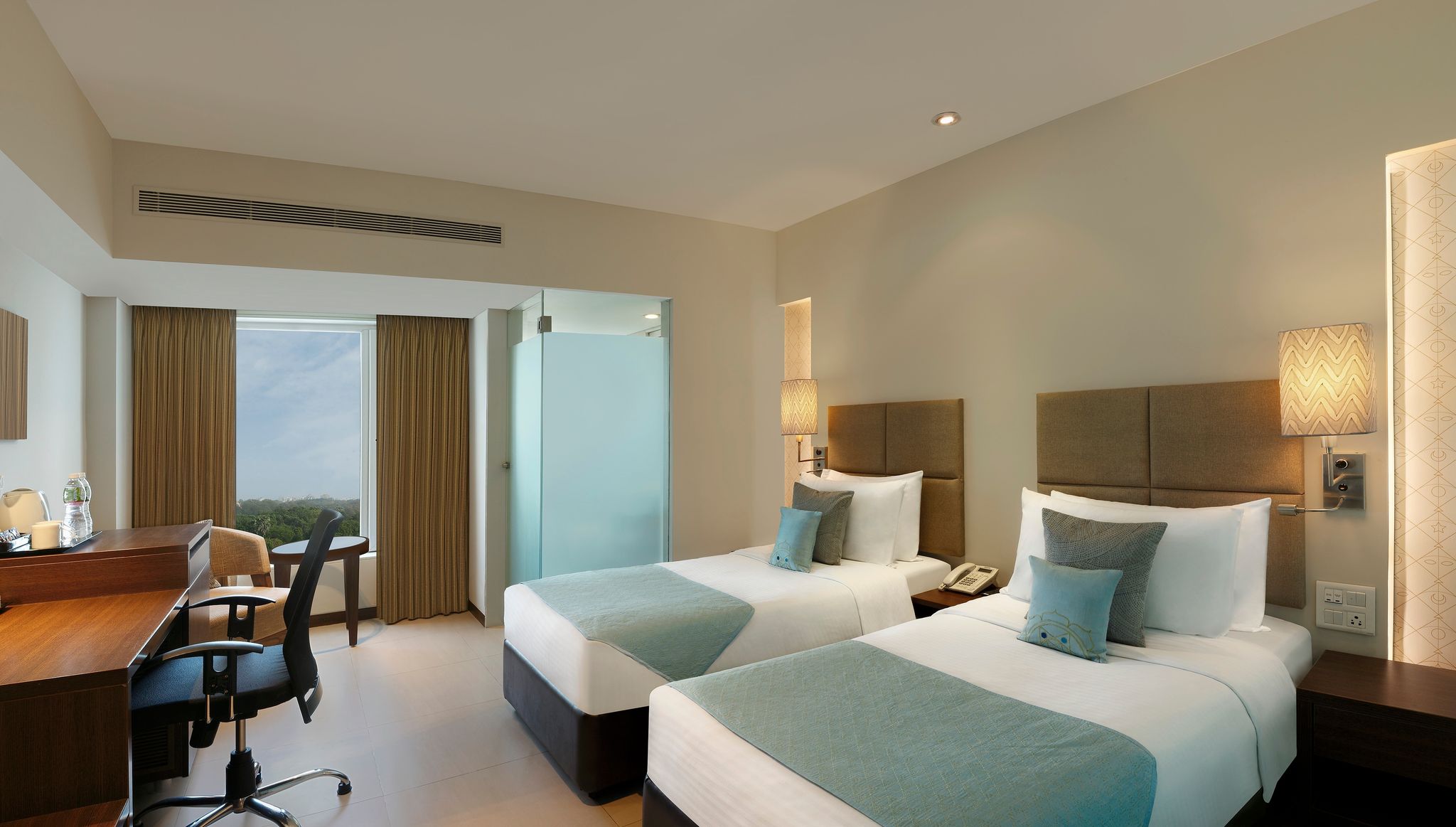 Grand Mercure Vadodara Surya Palace Hotel Deluxe Double Room, 1 Double Bed 4
