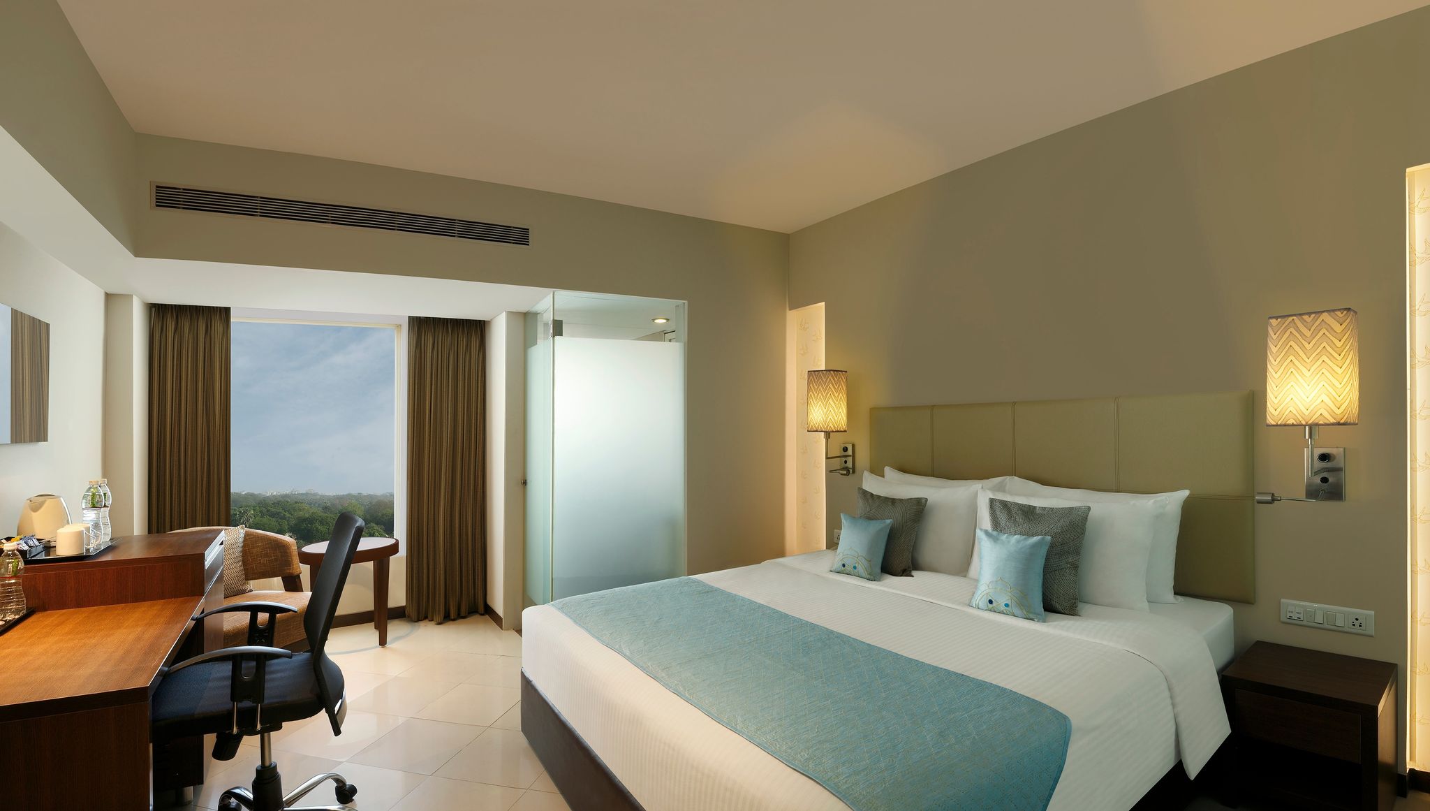 Grand Mercure Vadodara Surya Palace Hotel Deluxe Double Room, 1 Double Bed 5