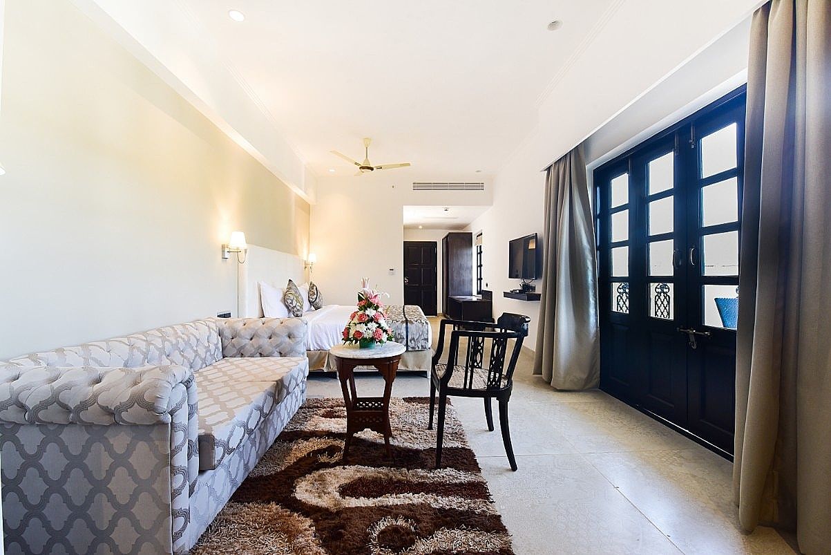 Silver Sands Serenity Superior Room with Balcony 4