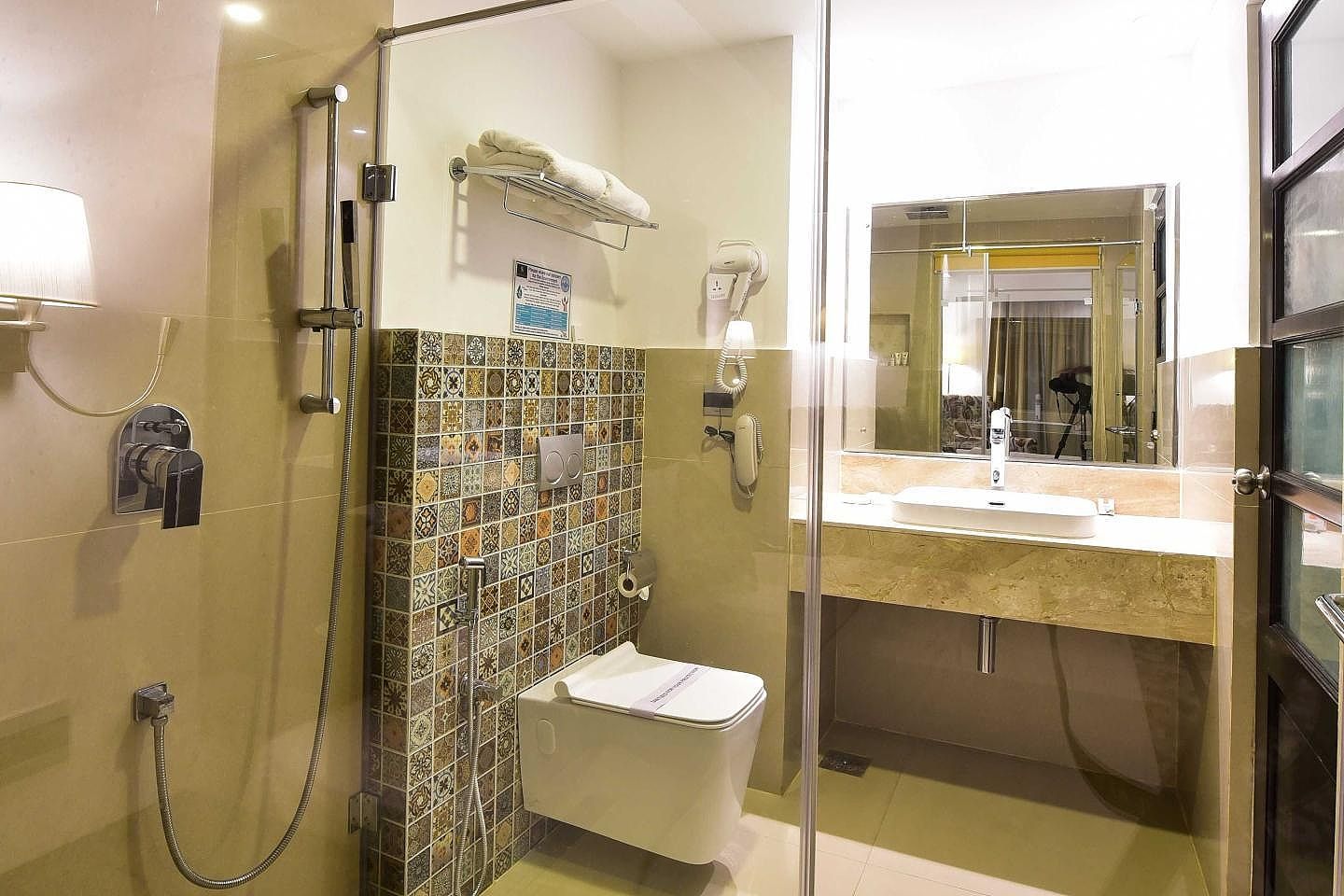 Silver Sands Serenity Superior Room with Balcony 2