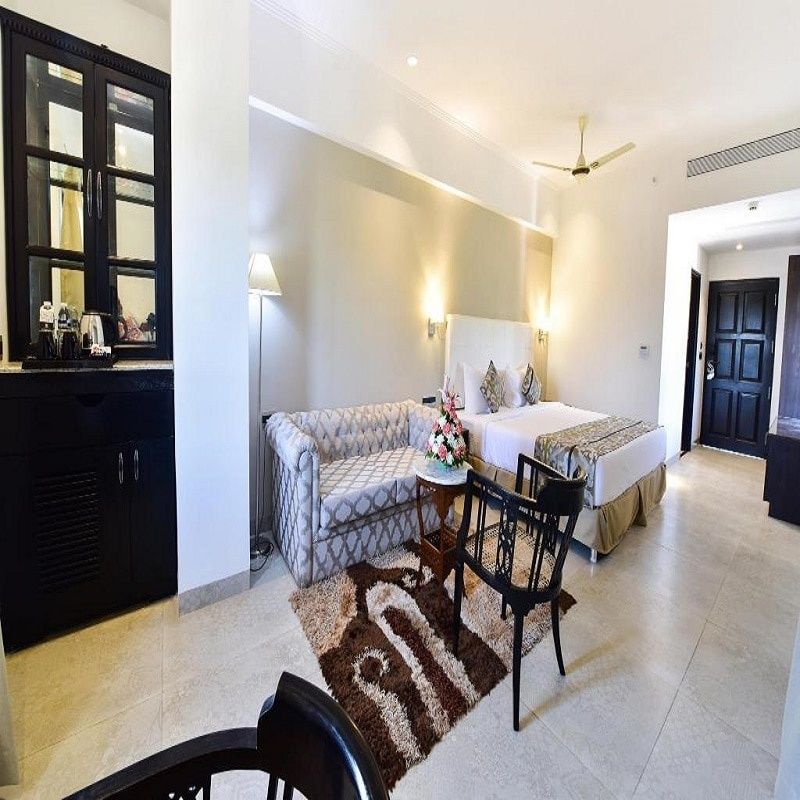 Silver Sands Serenity Superior Room with Balcony 5