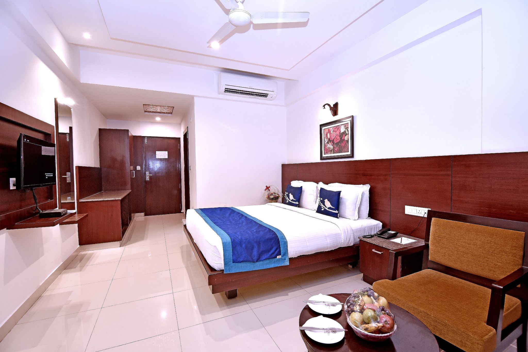 I V Sanctum Hotel Executive Room 2