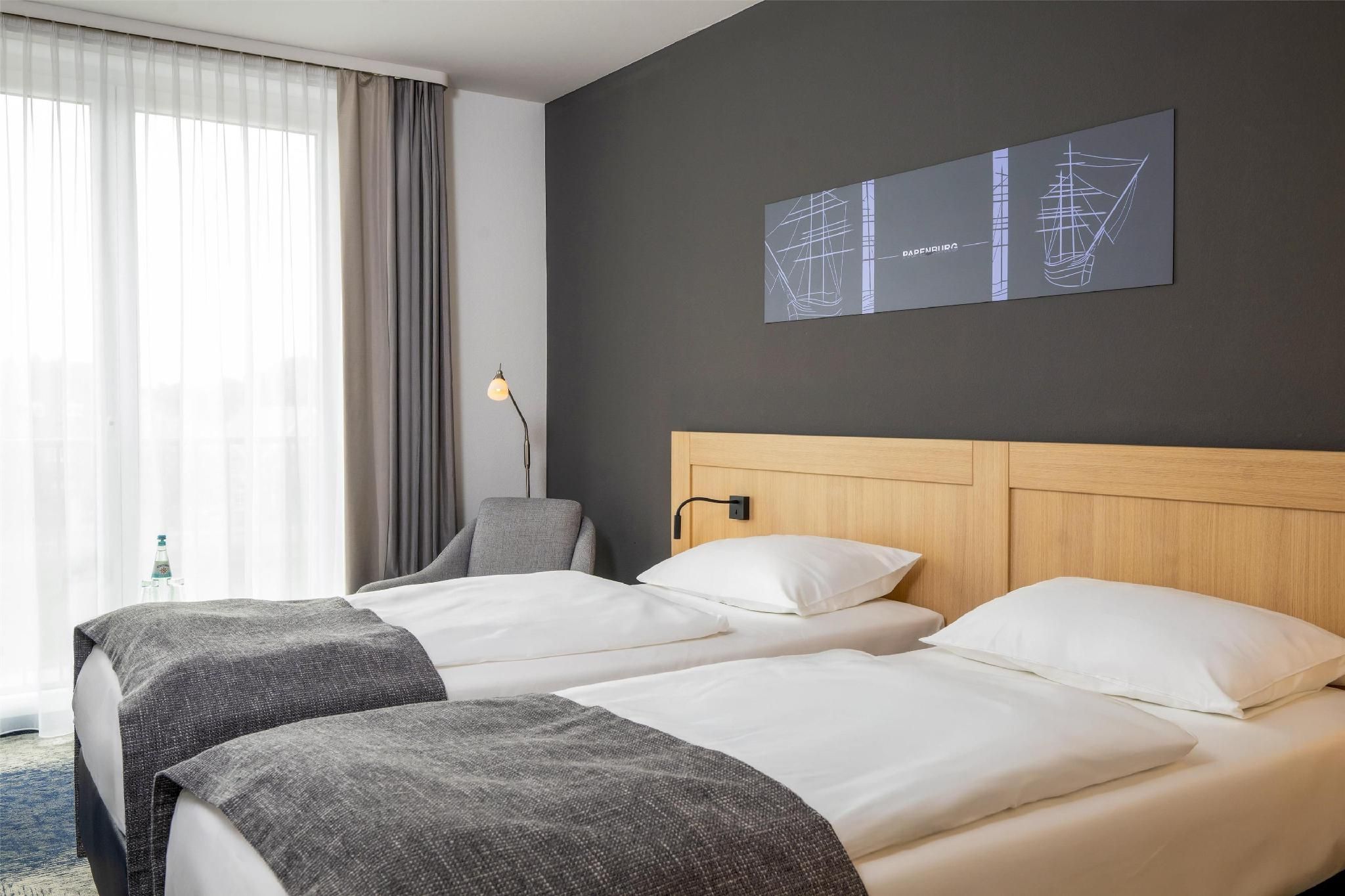 2 Single Beds, Standard Room, Sitting Corner, Floor To Ceiling Windows, Air Conditioning