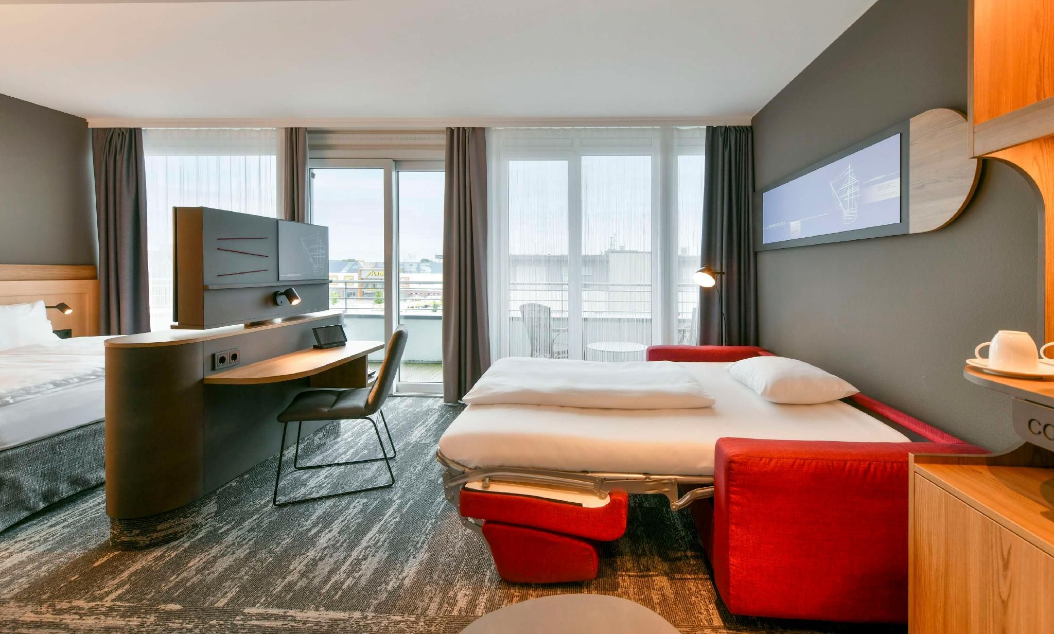 1 Queen Bed, Junior Suite, Top Floor, Balcony, Air Conditioning