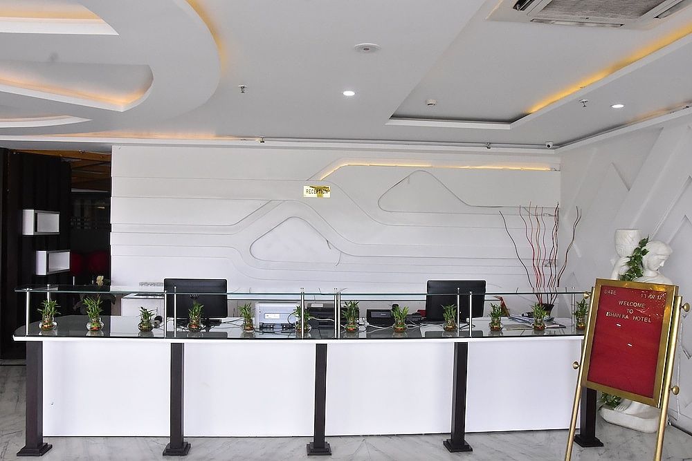 Check-in/check-out kiosk