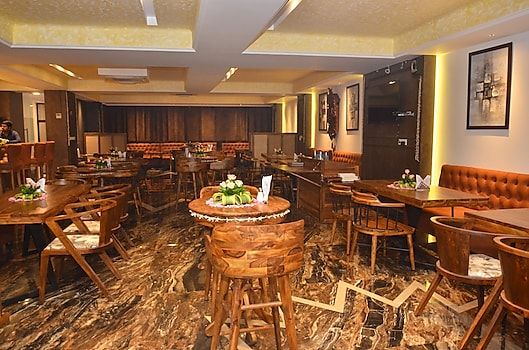 Food & Dining