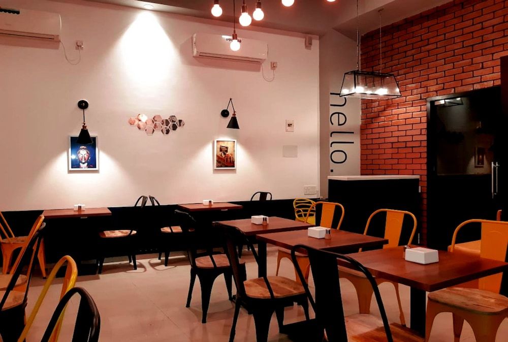 undefined Iris Suites 6