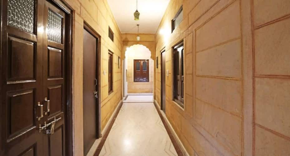 ground_floor_passage_E0BuB8