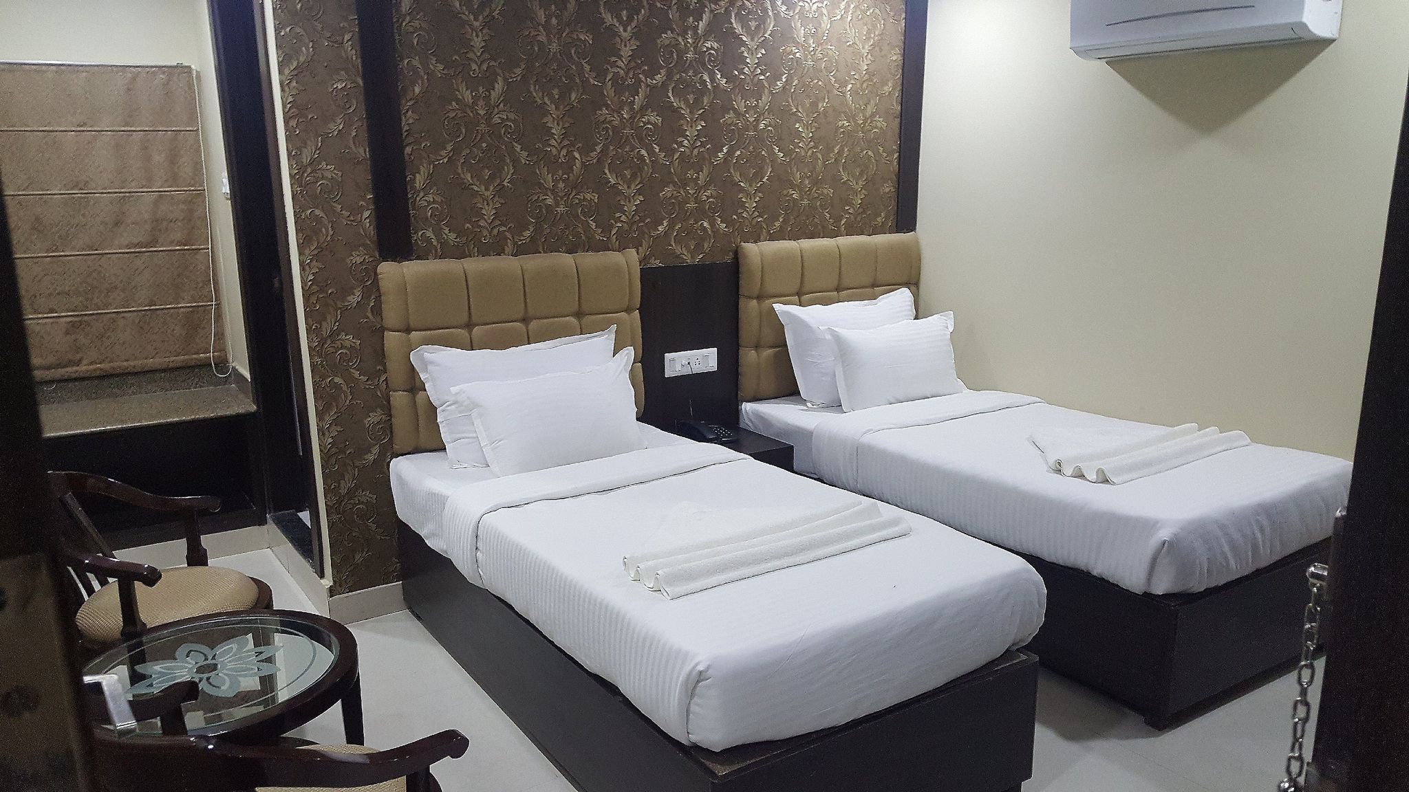 Hotel SLE Residency Deluxe Room AC Room 5