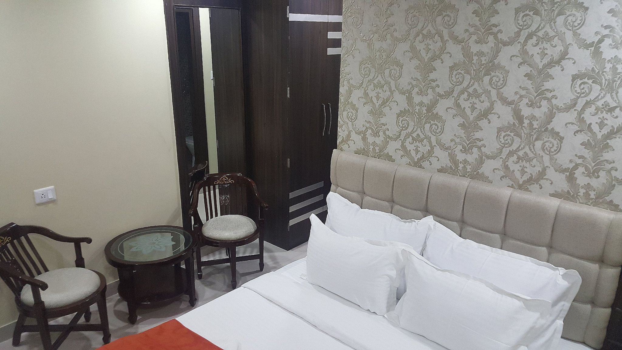 Hotel SLE Residency Deluxe Room AC Room 4