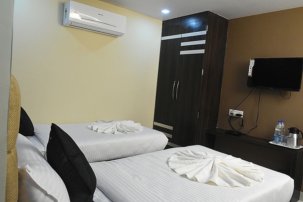 Hotel SLE Residency Deluxe Room AC Room 10