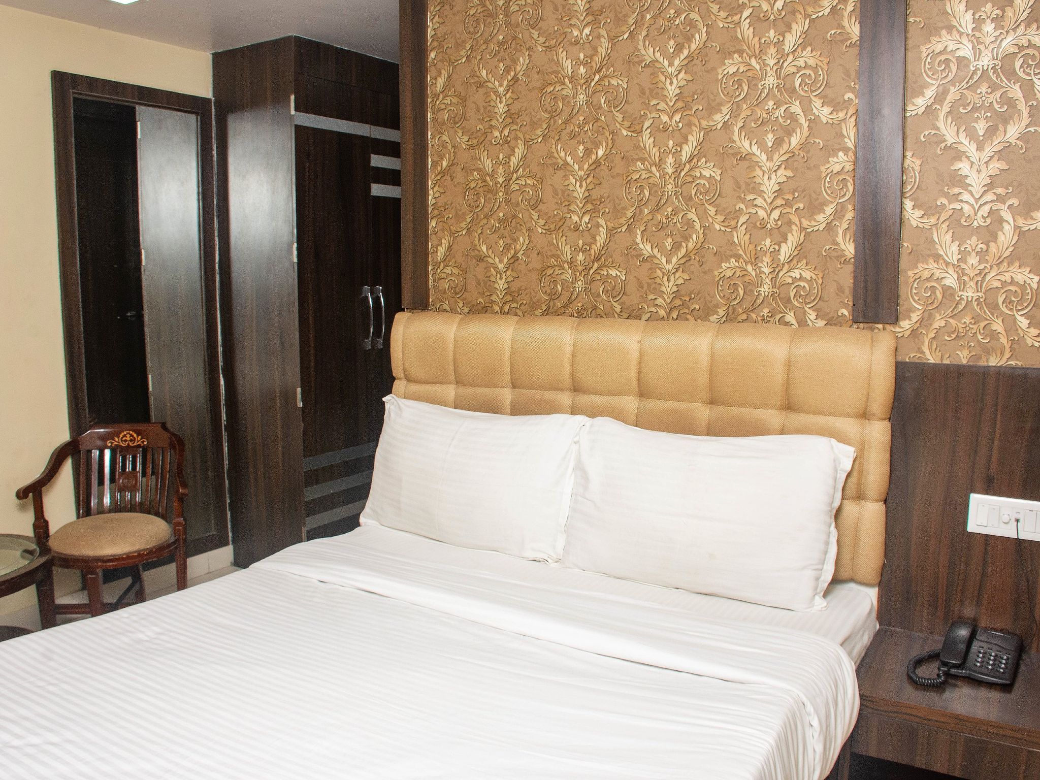 Hotel SLE Residency Deluxe Room AC Room 8