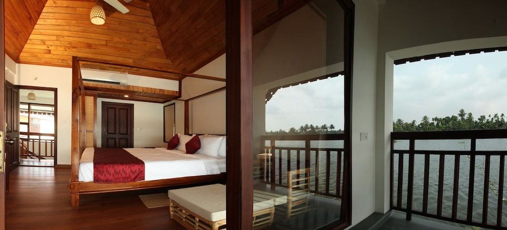 Deluxe Double Room, 1 Queen Bed, Accessible, Lake View