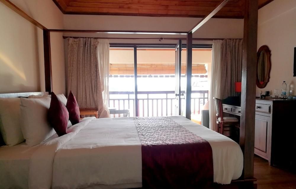 Deluxe Double Room, 1 Queen Bed, Accessible, Lake View