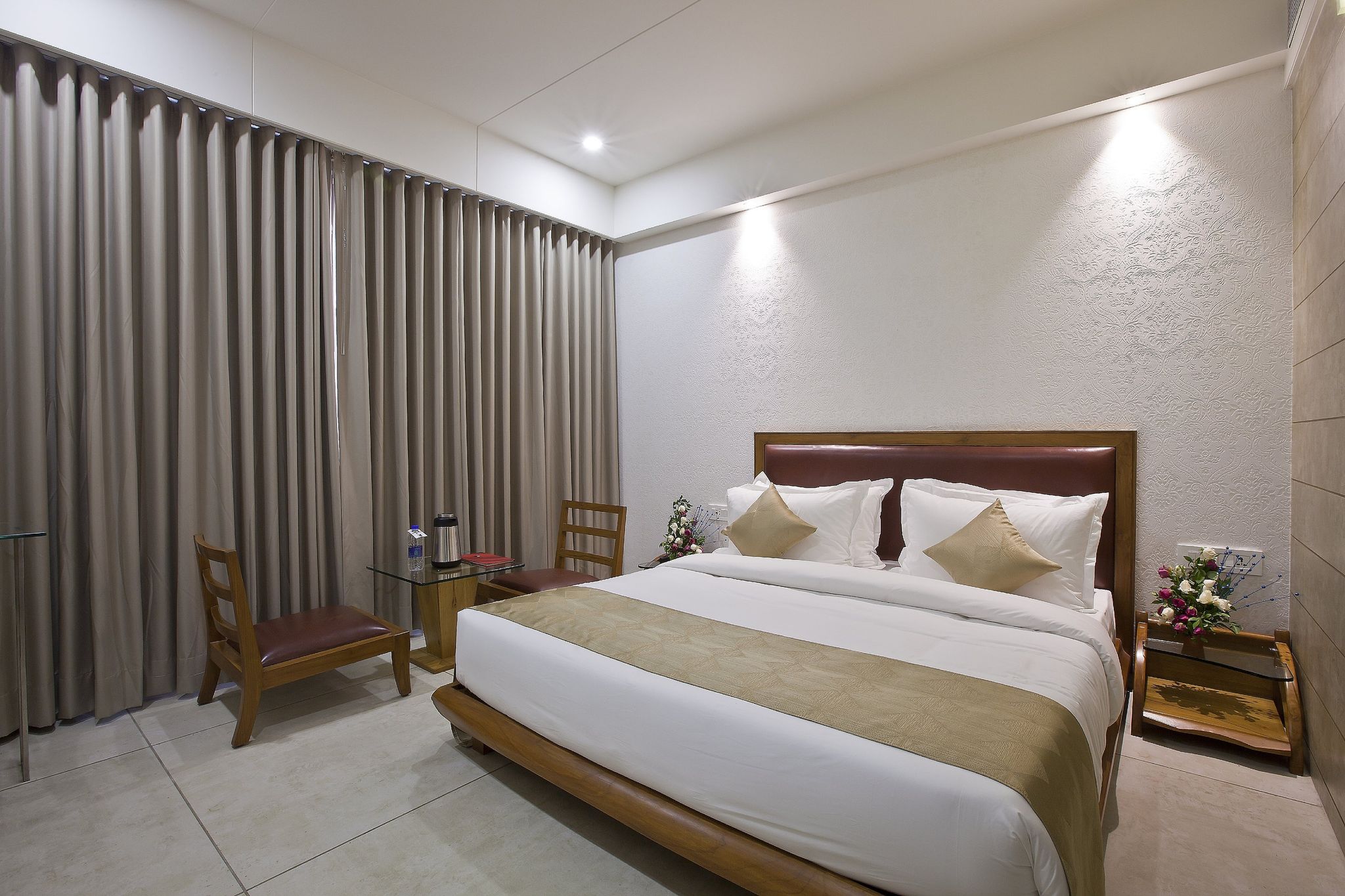 Hotel Rezaa's Executive King Bed Room 5