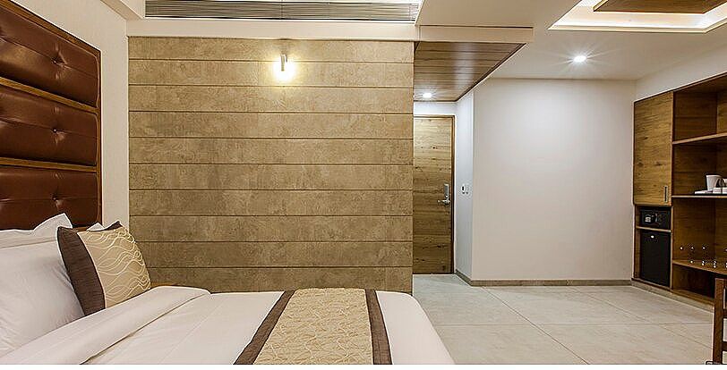 Hotel Rezaa's Executive King Bed Room 8