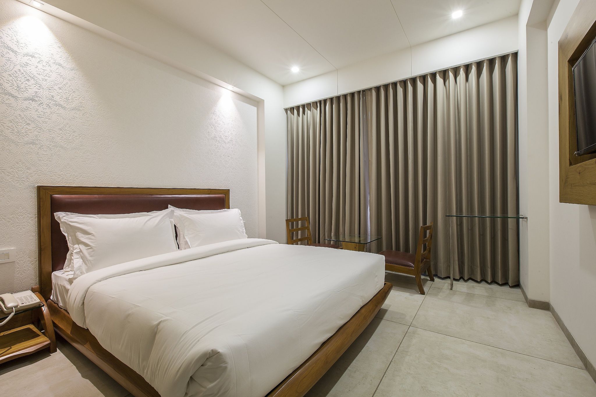 Hotel Rezaa's Executive King Bed Room 3