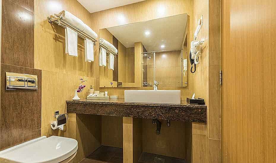 Regenta Central Herald Mysore Deluxe Twin Room Enjoy Happy Hour 1+1 Mocktail timing 11 am -7 Pm 4